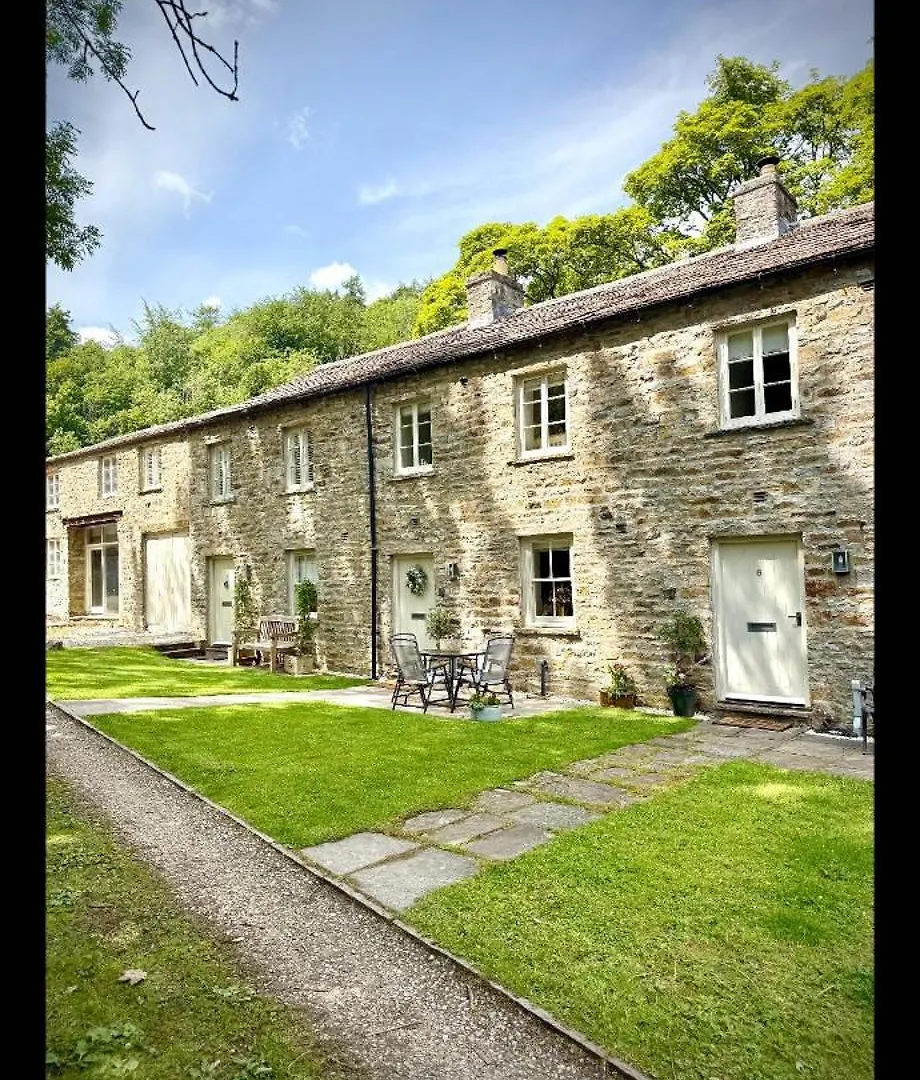 בית נופש River Dance Cottage, איסגארת' בריטניה