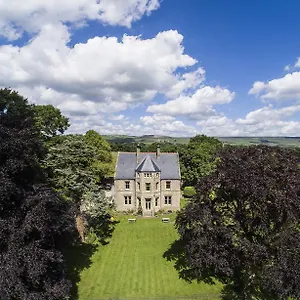 4* Konukevi Stow House